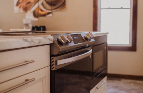 Hayward House | Quaint Farmhouse in the middle of your outdoor fun