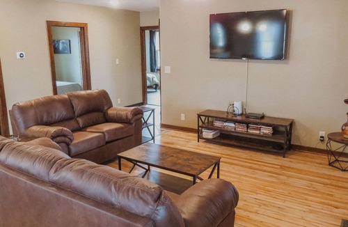 Hayward House | Quaint Farmhouse in the middle of your outdoor fun