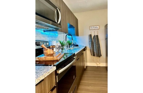Pittsburgh Condo | Quaint HighRise Condo 3bed 2bath w/ City Views