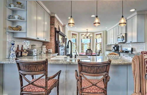 Bellevue House | Quaint Pittsburgh Pad w/ Deck: 5 Mi to Downtown!