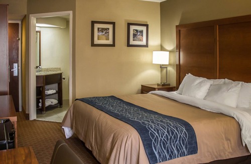 Akron Hotel | Quality Inn Akron South