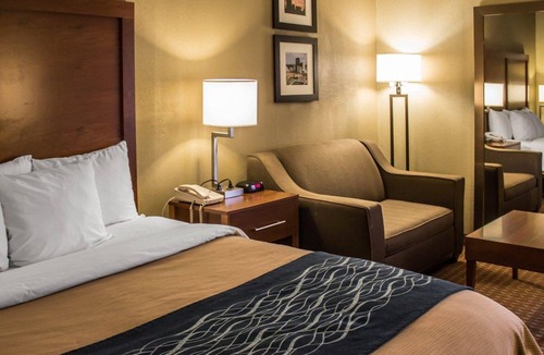 Akron Hotel | Quality Inn Akron South