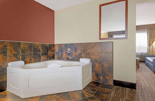 Ashland Hotel | Quality Inn Ashland - Lake Superior