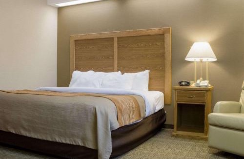 Bismarck Hotel | Quality Inn Bismarck I-94