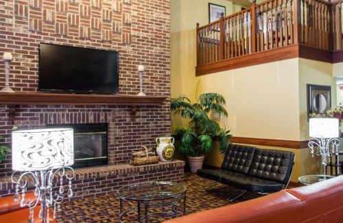 Bolingbrook Hotel | Quality Inn Bolingbrook I-55