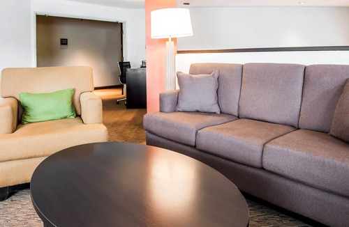 Bridgeport Hotel | Quality Inn Bridgeport - Clarksburg