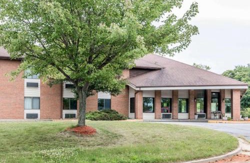 Walker Hotel | Quality Inn Grand Rapids North