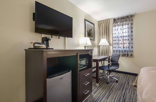 Grayville Hotel | Quality Inn Grayville