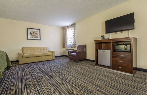 Grayville Hotel | Quality Inn Grayville