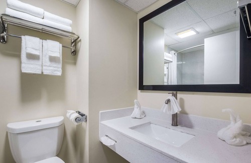 Grayville Hotel | Quality Inn Grayville