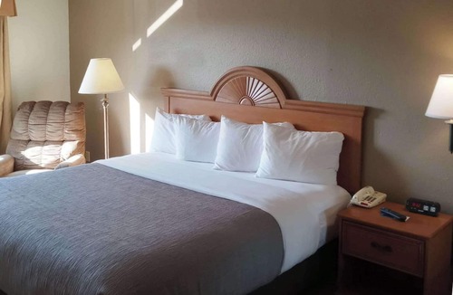 Huntington Hotel | Quality Inn Huntington University Area