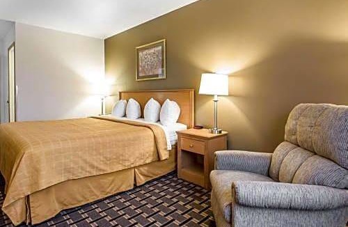 Mauston Hotel | Quality Inn Mauston