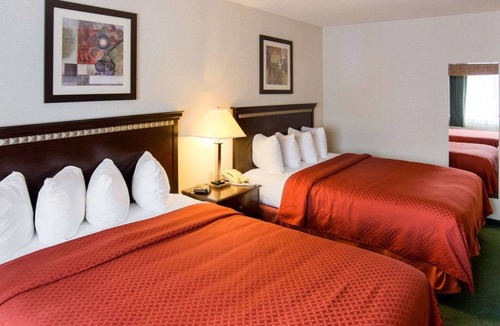 Coon Rapids Hotel | Quality Inn near Northtown Mall & National Sports Center