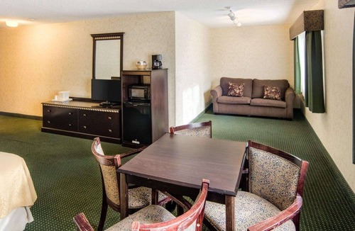 Coon Rapids Hotel | Quality Inn near Northtown Mall & National Sports Center