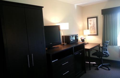 Oshkosh Hotel | Quality Inn Oshkosh Aviation Park