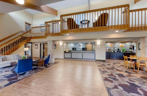 Oshkosh Hotel | Quality Inn Oshkosh Aviation Park