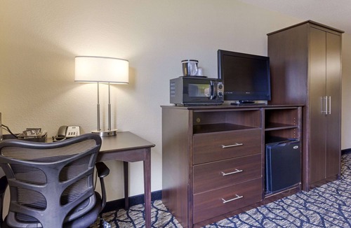 Oshkosh Hotel | Quality Inn Oshkosh Aviation Park