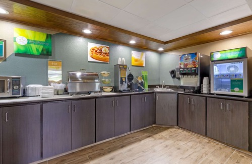 Oshkosh Hotel | Quality Inn Oshkosh Aviation Park