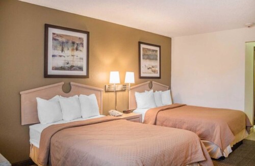 Port Clinton Hotel | Quality Inn Port Clinton Waterfront