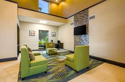 Sellersburg Hotel | Quality Inn & Suites