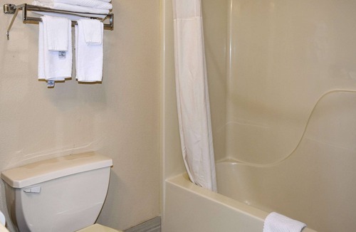 Brooks Hotel | Quality Inn & Suites Brooks Louisville South