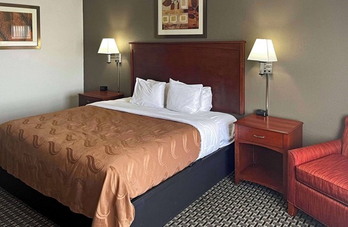 Sharonville Hotel | Quality Inn & Suites Cincinnati Sharonville