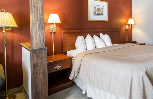 Elizabethtown Hotel | Quality Inn & Suites Elizabethtown