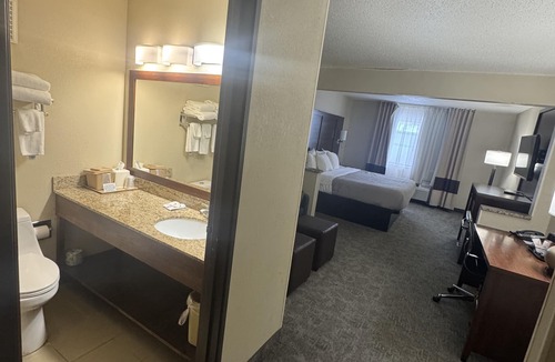 Ashwaubenon Hotel | Quality Inn & Suites Green Bay - Ashwaubenon