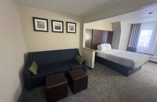 Ashwaubenon Hotel | Quality Inn & Suites Green Bay - Ashwaubenon