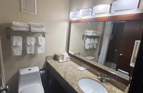 Ashwaubenon Hotel | Quality Inn & Suites Green Bay - Ashwaubenon