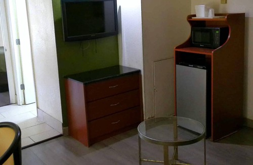 Pike Hotel | Quality Inn & Suites Indianapolis Northwest