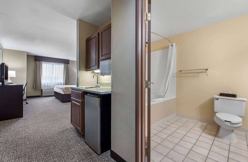 Lebanon Hotel | Quality Inn & Suites Lebanon I-65