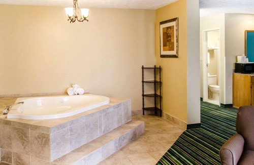 Medina Hotel | Quality Inn & Suites Medina - Akron West