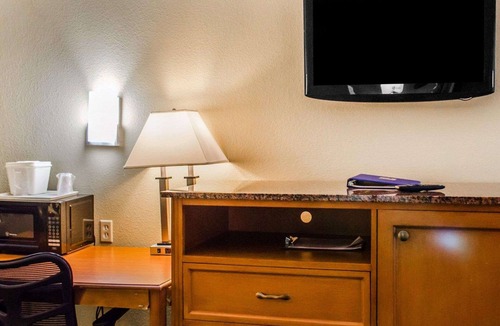 Medina Hotel | Quality Inn & Suites Medina - Akron West