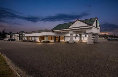Grayling Hotel | Quality Inn & Suites
