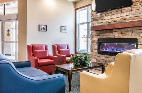 Houghton Hotel | Quality Inn & Suites Houghton