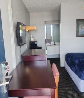 Amarillo Apartment | Queen Bed Hotel Room 104
