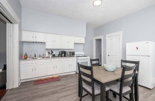 Mount Auburn Apartment | Queen City Suites 1 - For 3