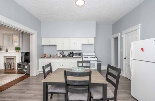 Mount Auburn Apartment | Queen City Suites 1 - For 3