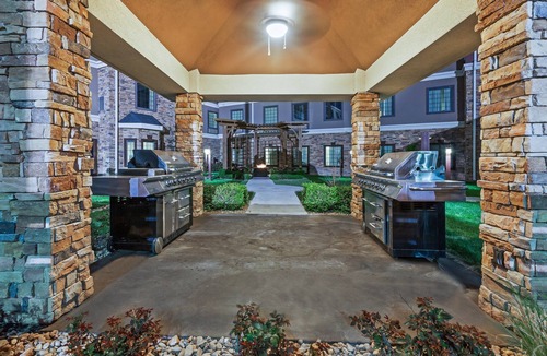 Amarillo Apartment | Queen Suite | Free Daily Breakfast, Indoor Pool + Fitness Center