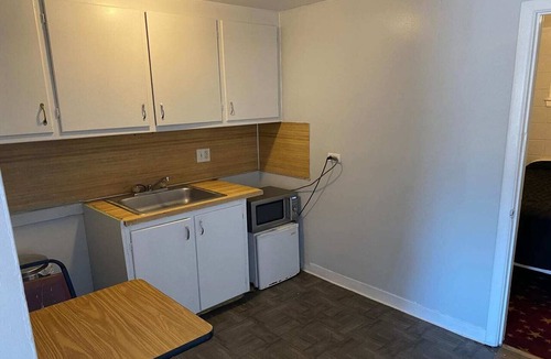 Englewood Apartment | Queen Suite Non - Smoking