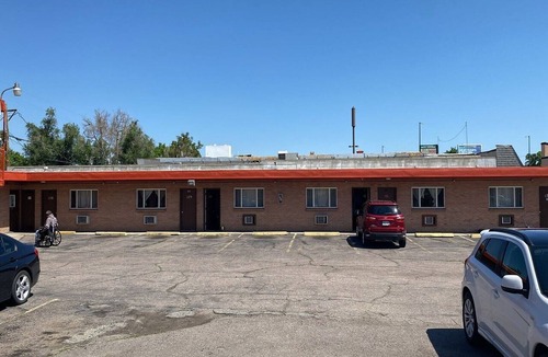 Englewood Apartment | Queen Suite Non - Smoking