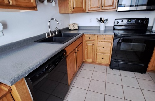 Fond du Lac House | Quiet 2 bedroom home steps away from Lake Winnebago available for EAA AirVenture