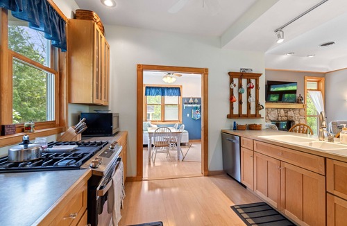 Ephraim Cottage | Quiet and Serene, Central Location, Dog Friendly!