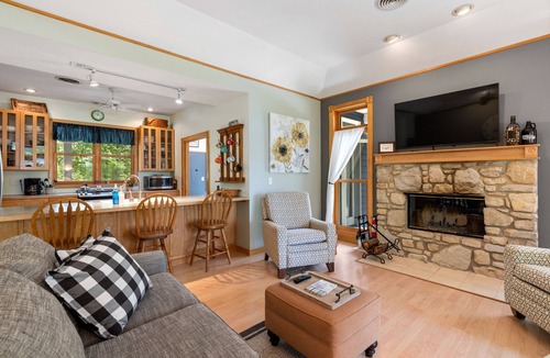 Ephraim Cottage | Quiet and Serene, Central Location, Dog Friendly!
