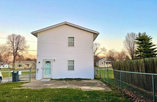 Indianapolis House | Quiet area close to downtown! 3 bedroom 2 bath sleeps 7!