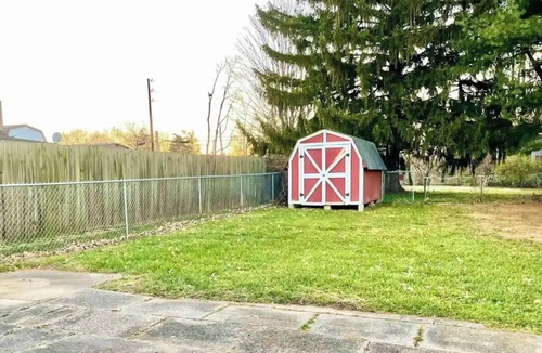 Indianapolis House | Quiet area close to downtown! 3 bedroom 2 bath sleeps 7!