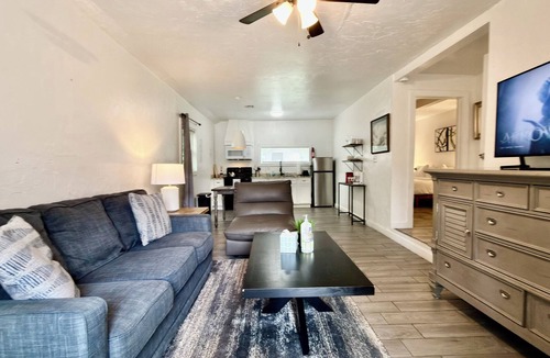Central Oklahoma City Apartment | Quiet, clean 1BR 4 mins from OCU — guests book it again and again #19B