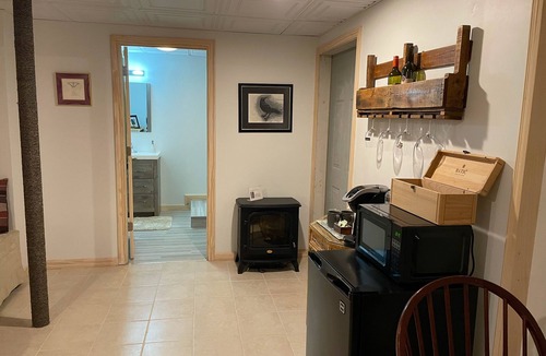 Pownal Apartment | Quiet, comfy guest quarters just three miles from Freeport! And only one unit!