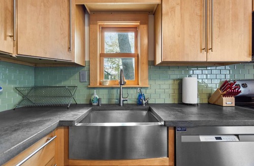 Bar Harbor House | Quiet corner in the heart of Bar Harbor. A few openings still left. Reserve now!